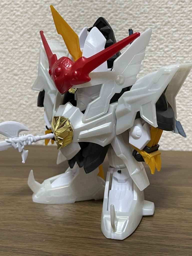 三品目:聖龍機 マルスドラグーンプラモ屋で見つけた時に幼少時に組んだ事を思い出して懐かしく思い購入してたものになります。これも少し弄ってから塗装しようと思ってシールとかは貼らずにパチ組しました。少し頭身をいじってみましょうかね。