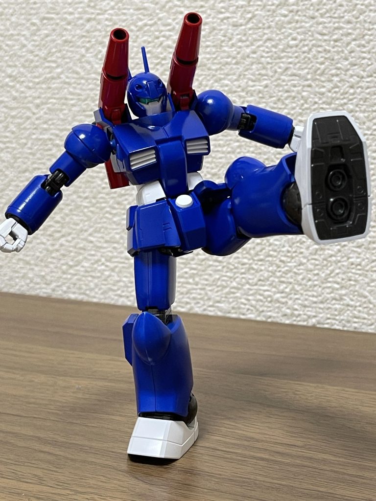 格闘でキックのポーズも問題なく保持できます。ちなみに足の裏も塗り分けてます。