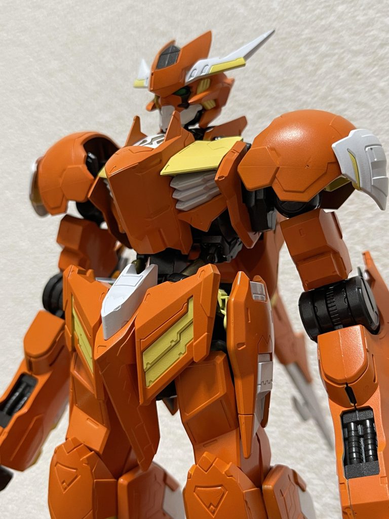 ここまでの茶番にお付き合い頂きありがとうございました!フルメカニクスのバルバトスルプスレクスをラゴゥカラーで塗装してみました。先日投稿したルプスレクスのブラッドアイアンの素組みした時にやろうと思ってたネタです。フルメカニクスのルプスレクスが安くで手に入ったのでやってみました。そんなに悪くないと思います。