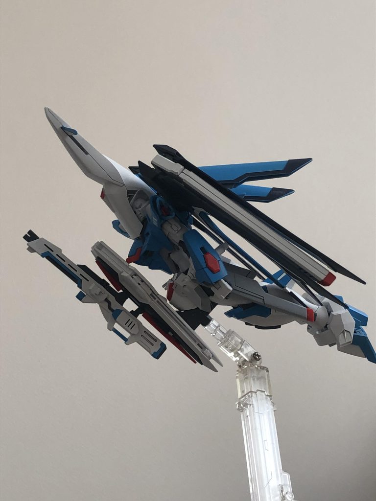 ポージング。寝そべり変形。