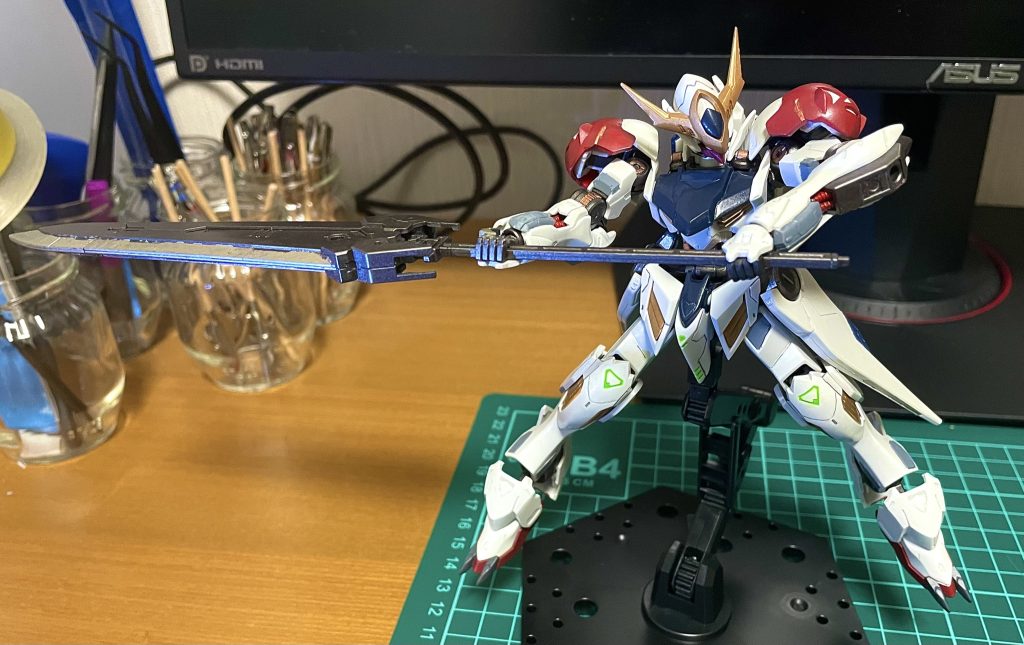 大剣を両手持ちして振り回すのも良し