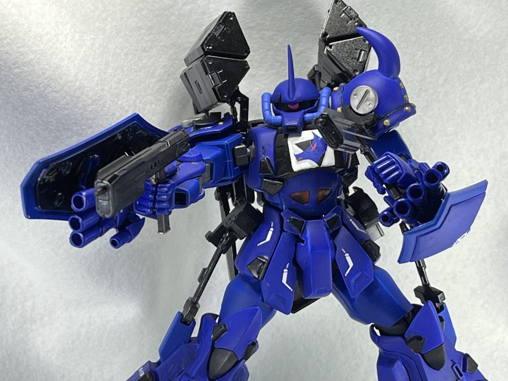 ザクアメイジングがリボルバーに対して此方はオートマチックです