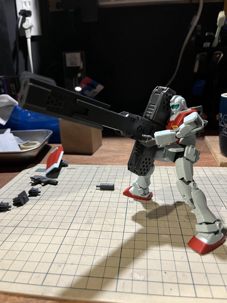 大型武器など持たせても保持力も問題なし。可動域が広いので色んなポーズが取れます。