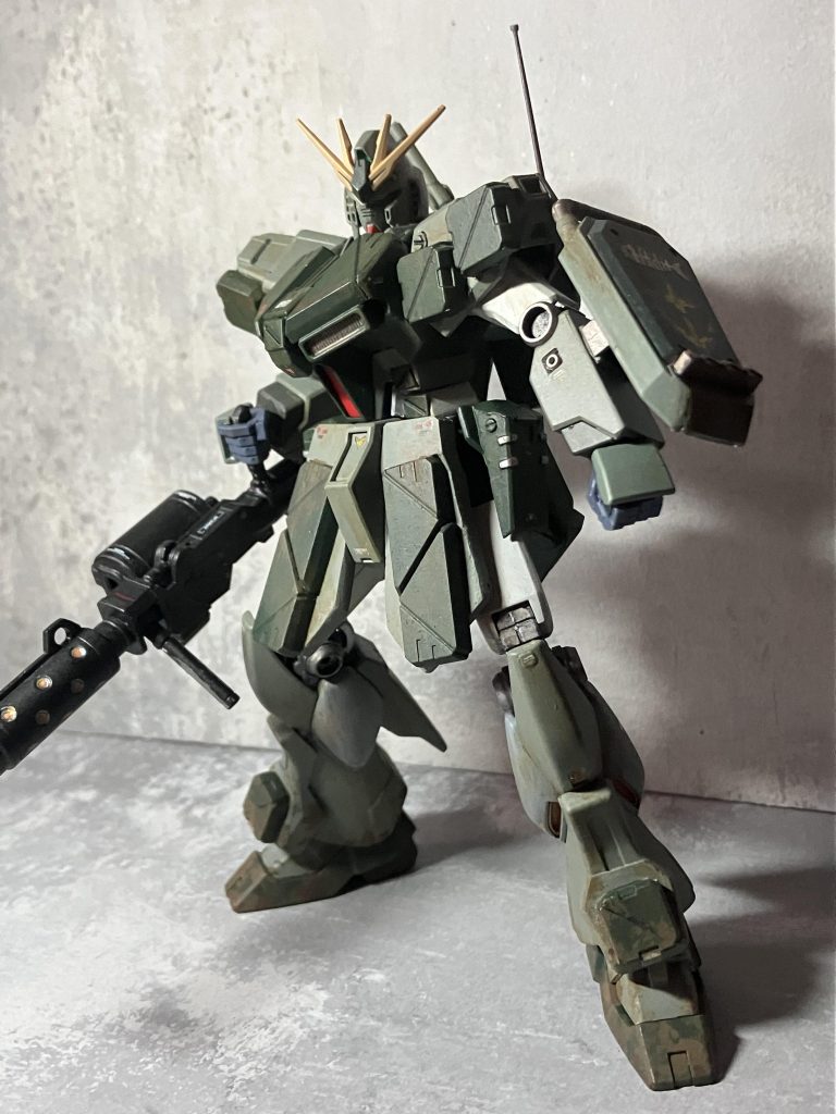 使用したアーマーはコトブキヤのモノを使って貼り合わせています胸の部分にアーマーのサイズ感が上手い具合にハマったので、これはイケる!と手応えを感じて製作を進めていきました