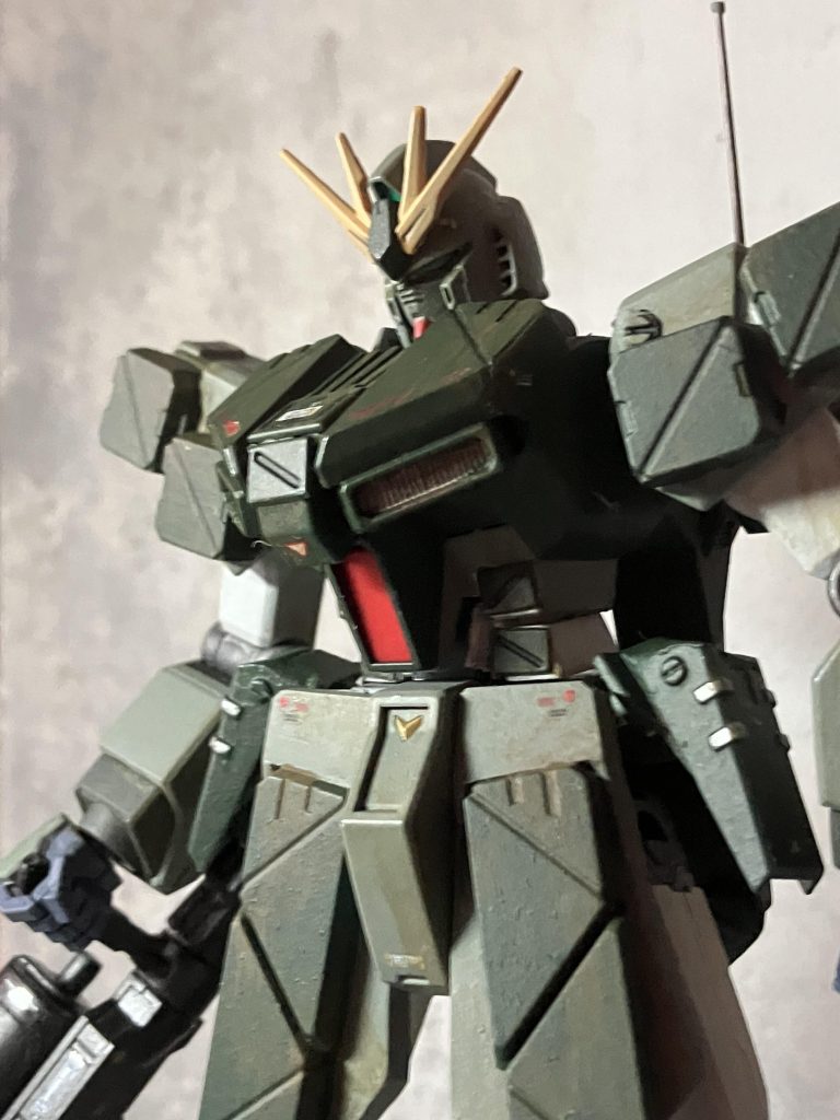 今回も塗装はvicカラーの筆塗りになります下地には水性アクリジョンのベースグレーを塗りました汚しはウェザリングペイントを使っています