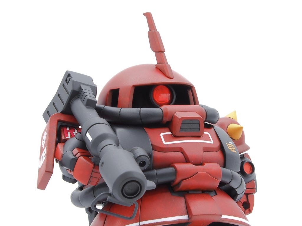 モノアイはクリアパーツ化。もともとのサイズが大きいので、存在感抜群。