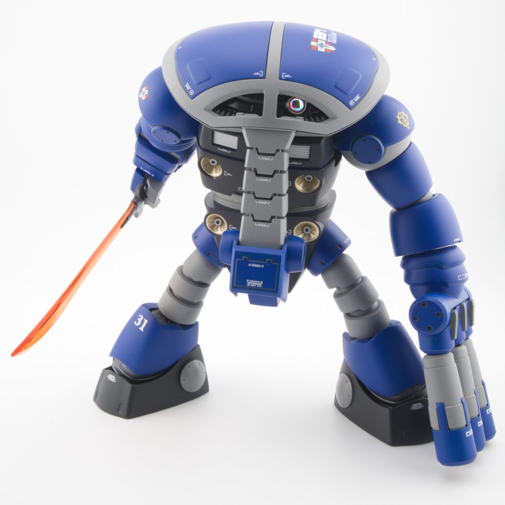 左腕はアッガイの腕で延長。脚はズゴック＋アッガイ。胴体の青がちょっと黒っぽくしすぎました。