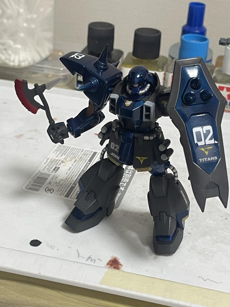 右肩は、ザクⅢから拝借！トゲトゲしさがマシマシです！中々違和感無く良い出来かと思うとります！