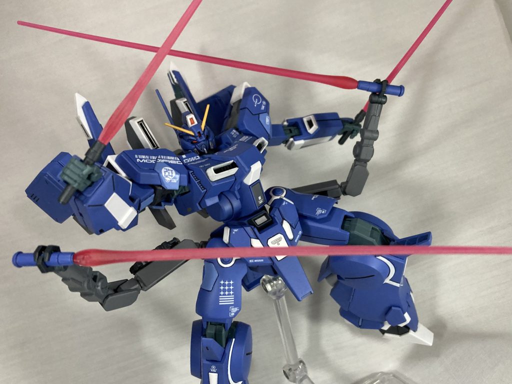 余剰パーツを使いたくて生やしたサブアームを展開して4刀流腕のサーベルで攻撃を受け止めて鍔迫り合いに持ち込んでからサブアームを展開して高出力サーベルで両断!みたいな不意打ち攻撃が大好き 今回はこれで以上です、ありがとうございました