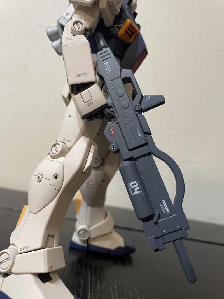 ちなみにこのライフルは、私が作製したモノではなく、ヤフオクで入手したモノにデカール貼り付け・砲口にメタルパーツをインストールしています。😅