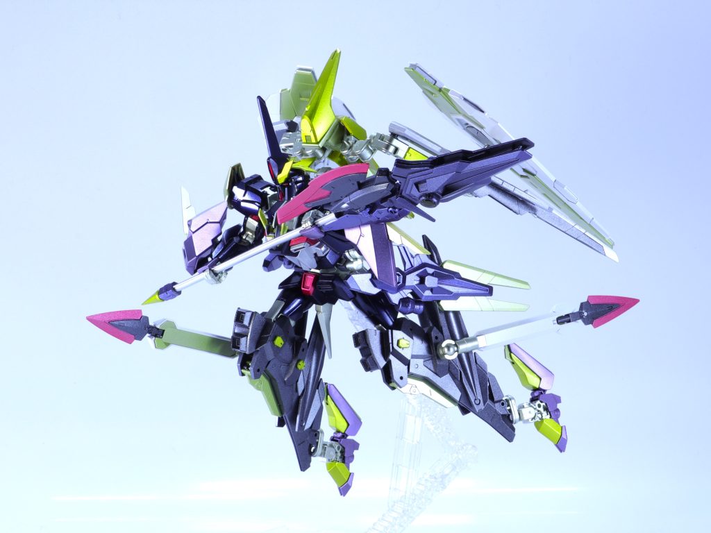 　HS・パッケージはパッケージ換装システムの広い可動範囲を利用した格闘戦や奇襲を行う目的で装備された。先端部にはバルディッシュ・ライオットの刃と同じくヴァリアブルフェイズシフトが採用されており、鍔迫り合いなどの近接時に刺突・斬撃が行える。心材にサイコフレームが用いられたため強度も高い。