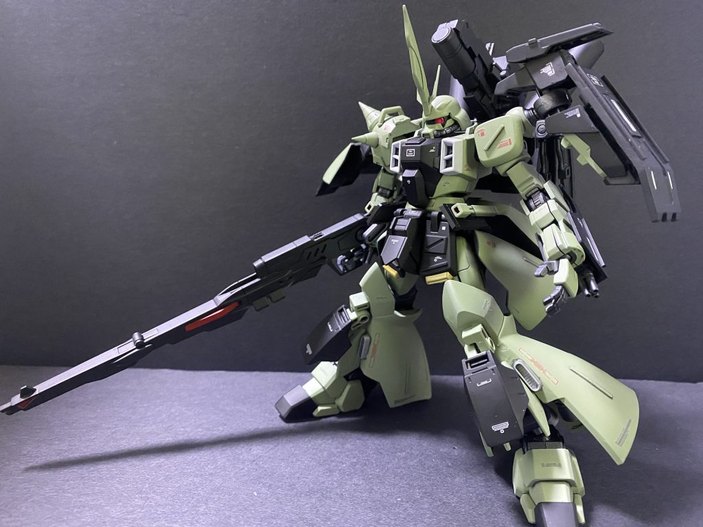 オルトロス高エネルギービーム砲ガナーザクウォーリアと同一の物となるが本機は新型バッテリーによりエネルギーを機体本体より供給する方式になっている。