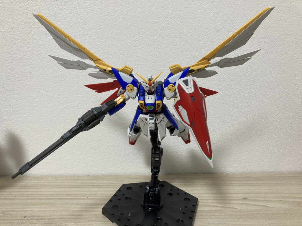 RGオリジナルのウイング展開ギミック、別のガンダムっぽくなる。
