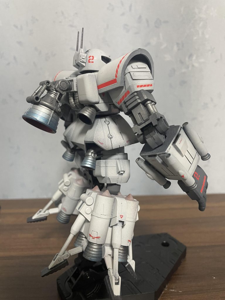 RGジオングのバーニアが一つ余ってたので背中に接着。