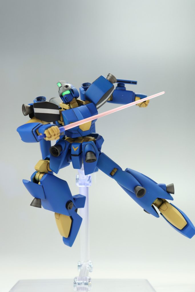 ジャベリンはァ!こう使う!!なんて言ってそうなパッケージ画像のポーズにしてみました。きっとナルシストで天才を自称してるけどそれに見合うだけの能力のある凄腕パイロットなんだろうなあ。