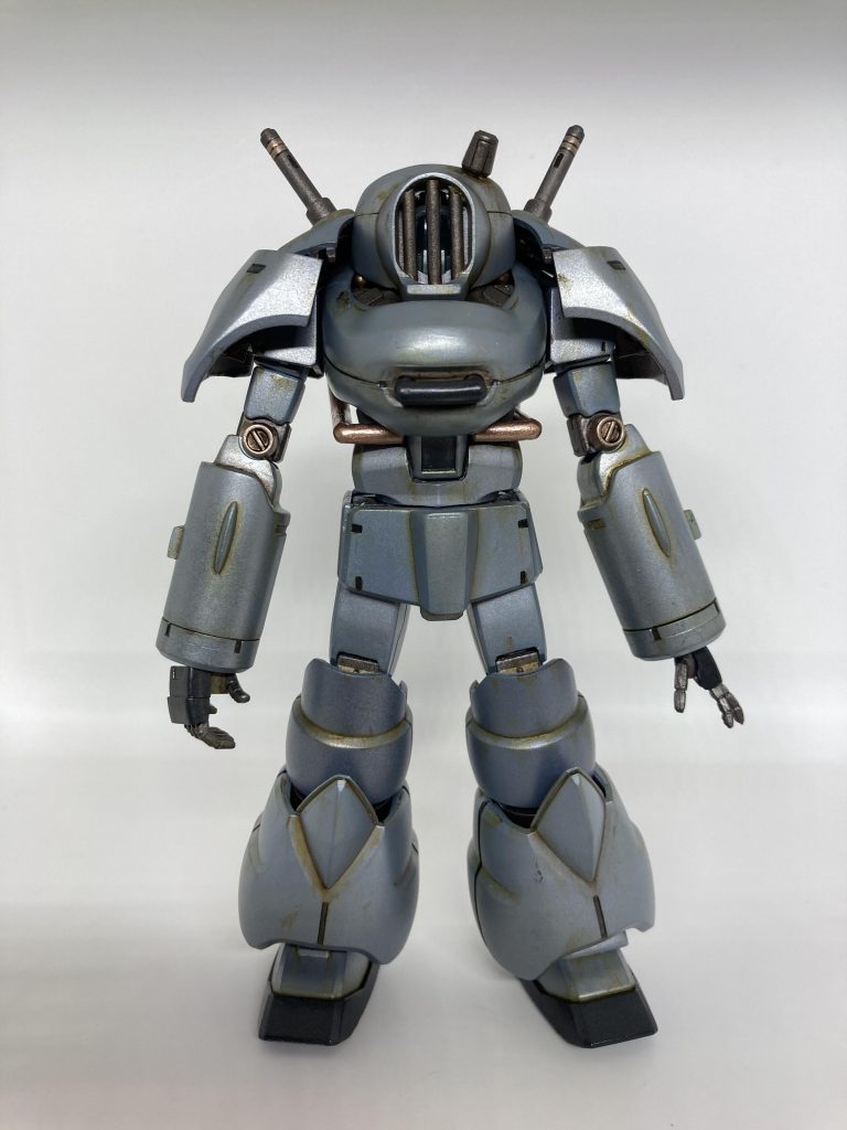 ジムに装甲をくっつける感じで、肩はズゴックの胴体を二つに割り、腕はズゴックの推進装置を使い、胴体はズゴックの足を上下に二つくっつけてます。