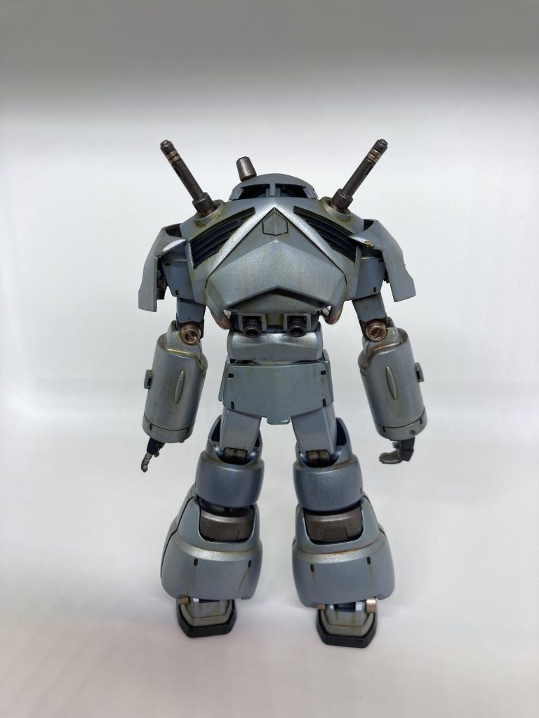 後ろから見るとズゴック要素多めです。腰はジム要素を残したくてあんまりいじりませんでした。