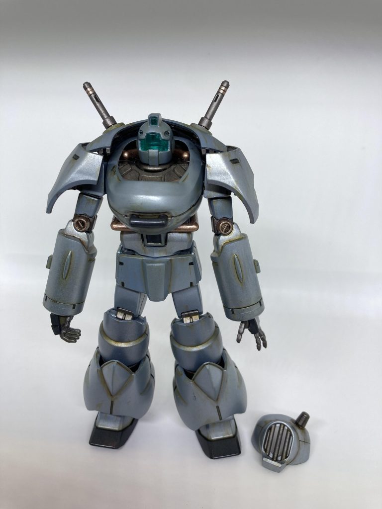 ヘルメットを外すとジムの頭がでてきます。最初はジムとズゴックでジャブローの有名なシーンを再現する予定でしたが、作っている時にパーツを破損させてしまったので途中から方向性を変えました。