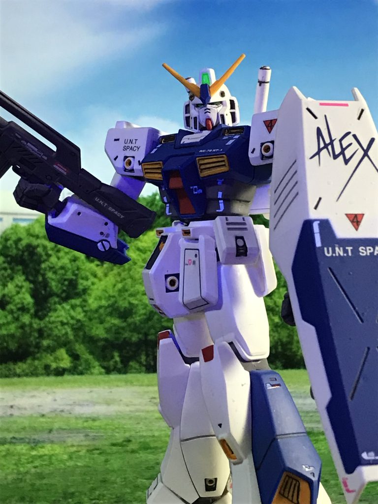 HGUCのキットとしてはどっしり感があって気に入ってます。可動範囲は絶望的ですが・・・。