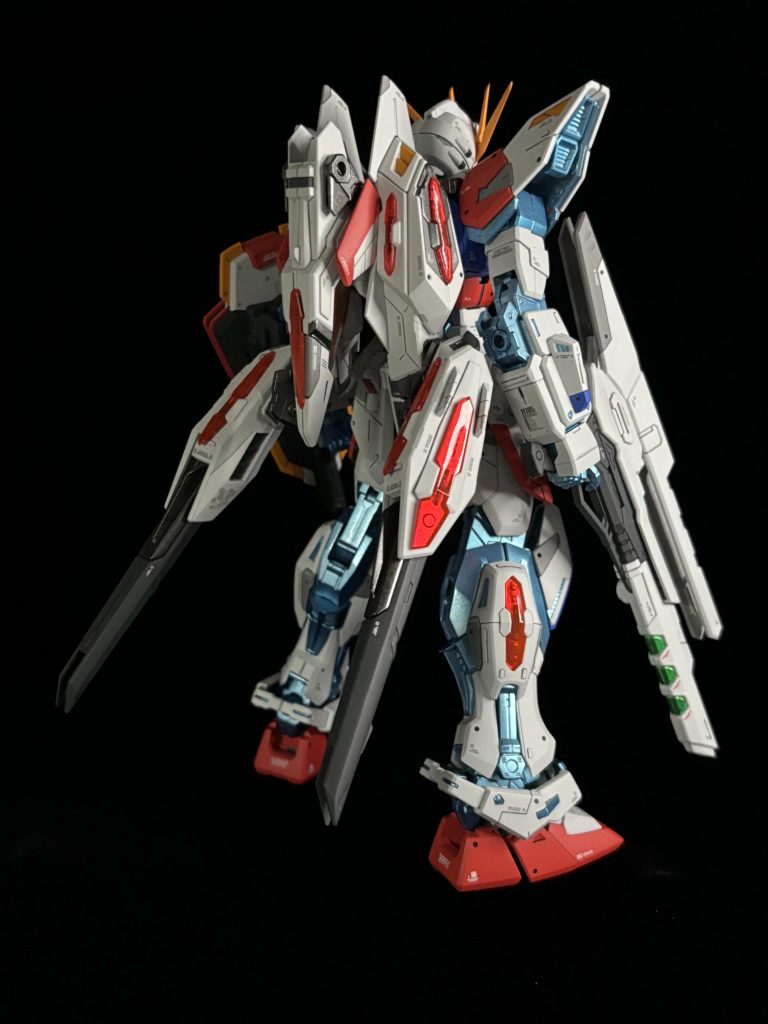 バックショット。 ユニバースブースターのフレーム部分はスターブライトアイアンで塗装しています レッドのクリアパーツは裏側からシルバーを吹いた後、蛍光レッドを吹いてます