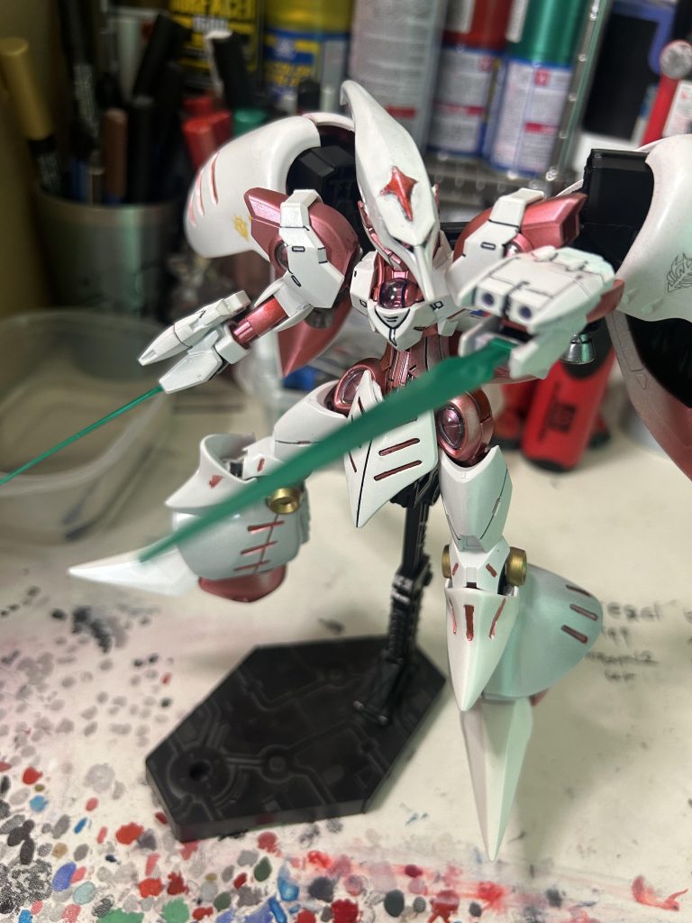 とゆうわけで、キュベレイの改造機を作ってみたんですがどうでしたでしょうか？写真でみるのとは感覚が違うのかショーケースで飾ると今まで作った奴の中で1番でかいのかめちゃくちゃ場所とっちゃいましたw今回残念なのはファンネル用のスタンドが見つからなかったことですね、あれって単体で売っとるんですかね？とりあえずいつもなんですが探します（ ｉ _ ｉ ）次の作品どーしますかねぇ、、、ε=ε=ε=ε=ε=ε=┌(;￣◇￣)┘