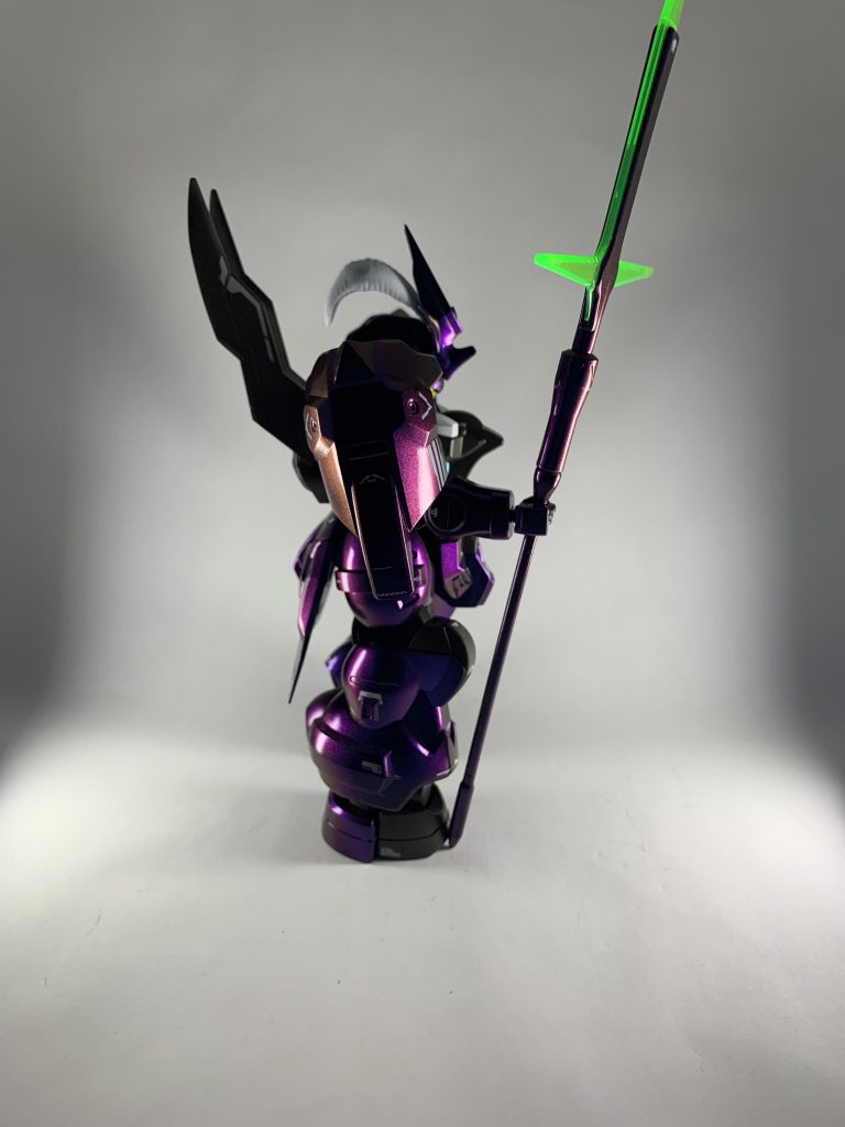 側面。胴体などの茶色っぽい部分は黒鉄色とライトグリーンだかダークブラウンだかなんかいい感じに調色してます()