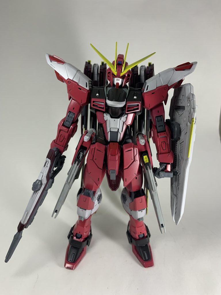 正面から。背中重くて真っ直ぐ自立しない…