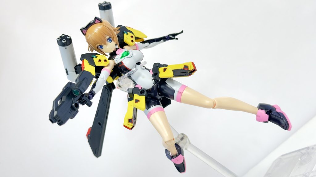 今回は息抜きなので、パーツ切断時に白化してしまったパーツの同系色しか塗っていません。つまりほぼ全塗装です。…息抜きとは…。