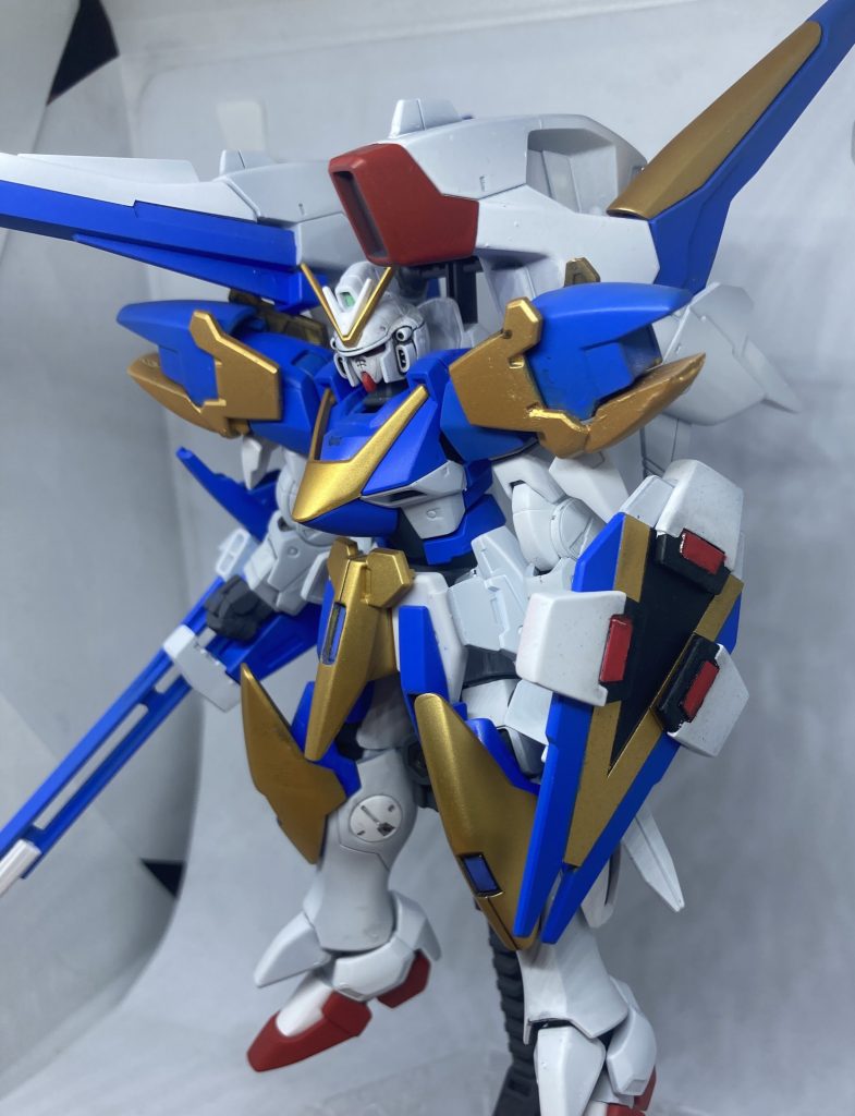 田宮セメントの相性か単純に付けすぎか。肩のアサルト装甲、1度穴が開いてしまい、エポキシパテで再度形を作り調整しました。