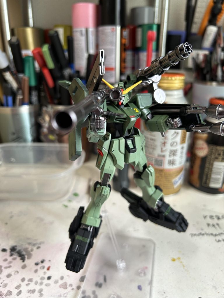 バズーカ砲を装備、なんか地上系の機体ってバズーカかな？って思ってつけました。ちなみにシャアザクのバズーカになります。