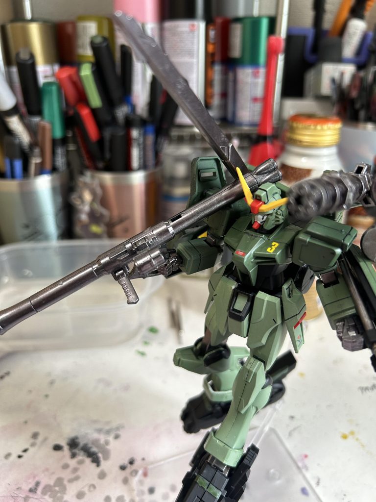 右側にデスティニーのビーム砲を装備させました。