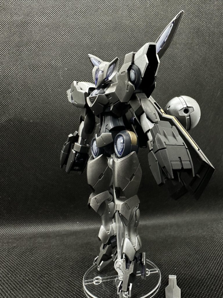 なんとなくベギルベウのイメージが「騎士」だったので暗黒騎士っぽく配色を選んでみました。頭のカエルっぽい形状がなんともかわちぃw