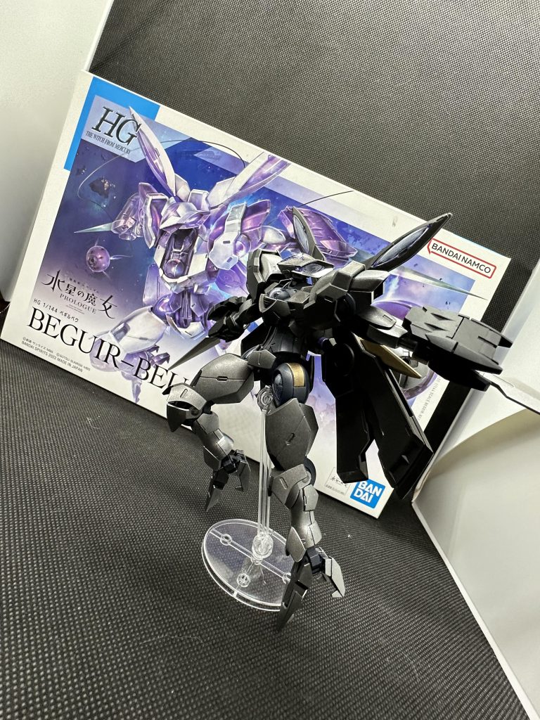 両腕のブレードを装着して軽くポージング!トップコートを吹いてないので動かすとガリガリ塗装が剥げていきますwww横着しちゃダメですねwww  というわけでHGベギルベウでした!拙い作品でしたが誰かの好きに刺さってくれれば幸いです😄