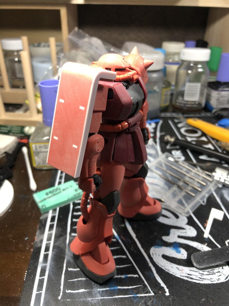 シールドの穴埋めとサイドに0.5プラ板貼り付けております