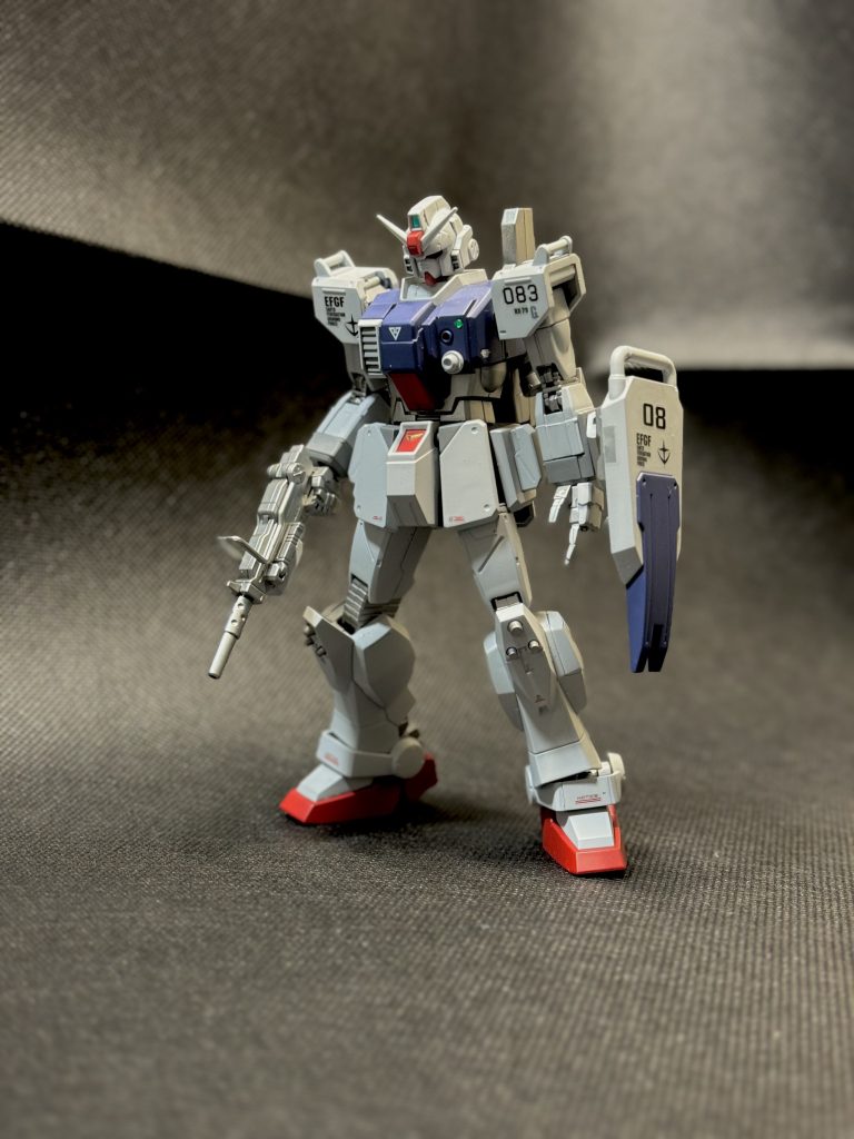 局地型ガンダムの腕と太腿、ジムスナイパー2のフロントスカートをミキシングしています。