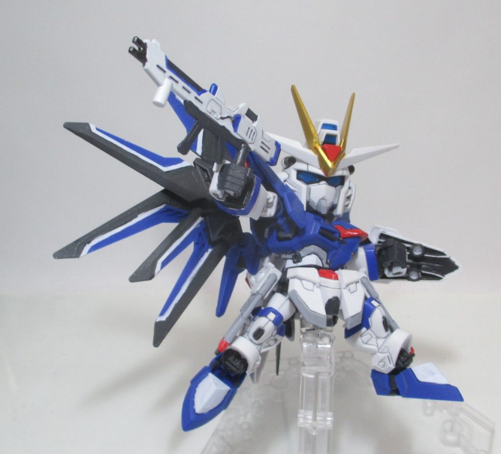 ビームライフルを構え