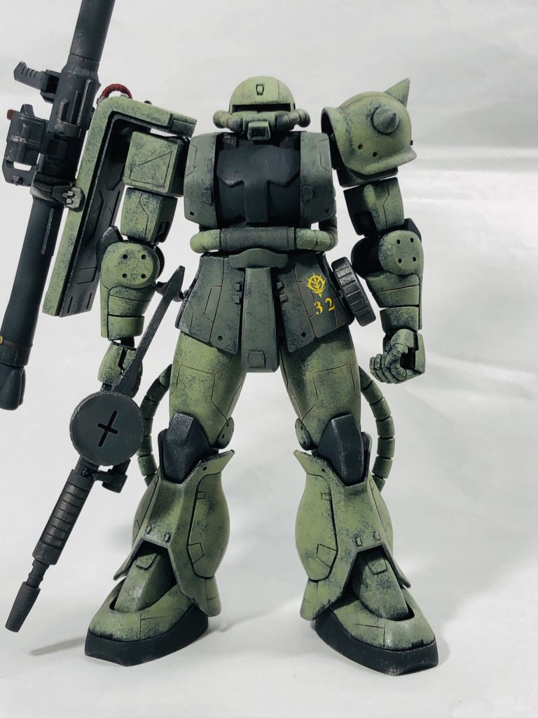 顔をモノアイスリットで1mmほど詰めています。