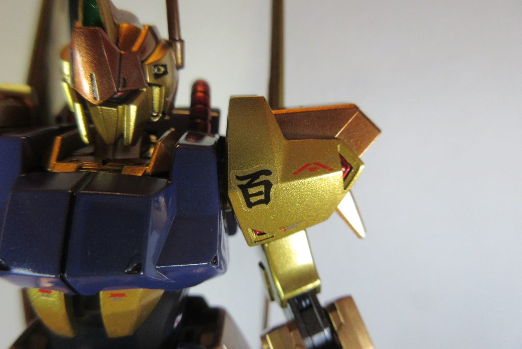 肩は付属のデカールを使用しました。