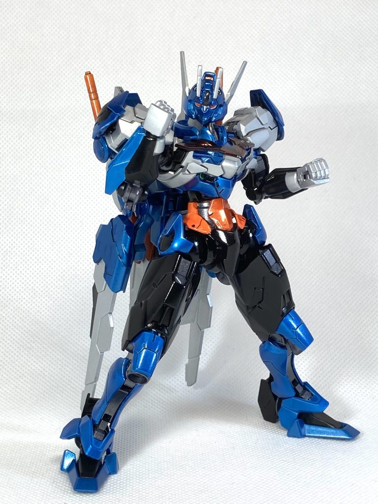 ベースを何にするか悩みましたが、なかなか良い感じにまとまりました。今回はドライバーが収まるスペースがないため、武装と一緒にオレンジ塗装でそれっぽく見えるようにしました(・・;)