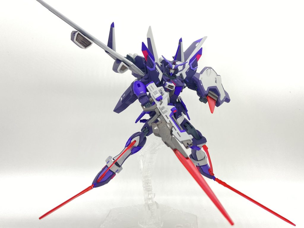 サーベルは銃身下部、つま先、リアスカートの３か所に追加されています。これだけあれば腰のサーベル兼ブーメランを投げて無くしても安心ですねｗ