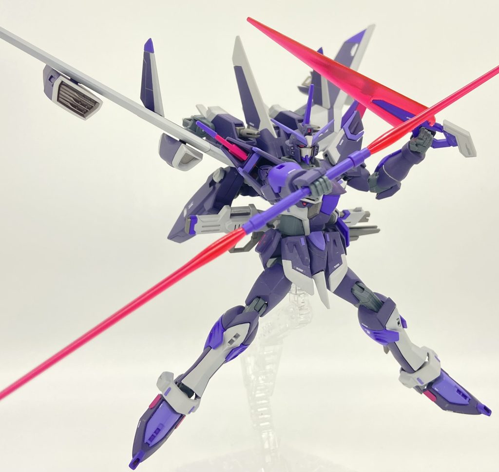 リアスカートのサーベルは連結、二刀流どちらでも使えます。