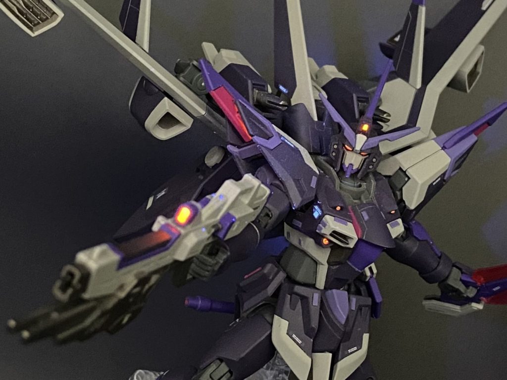 ブラックライトを当てるとセンサーが光ります。