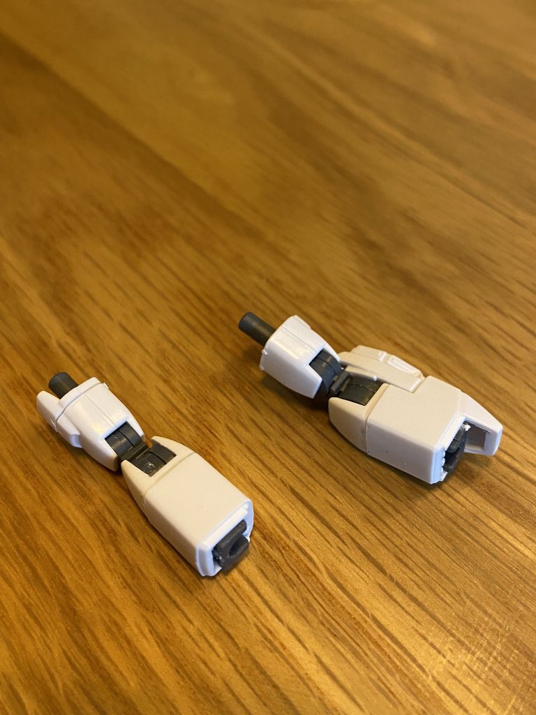 腕が長く感じられたので、前腕の段差で切り離し、短縮して再接着。