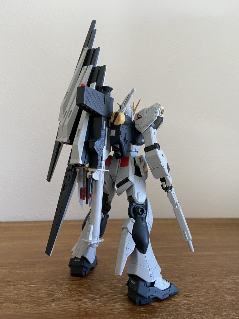 武装はHGUCのものです。塗装は原則原作に近い色を調色して使用していますが、白についてはややグレーがかった塗色にしてみました。