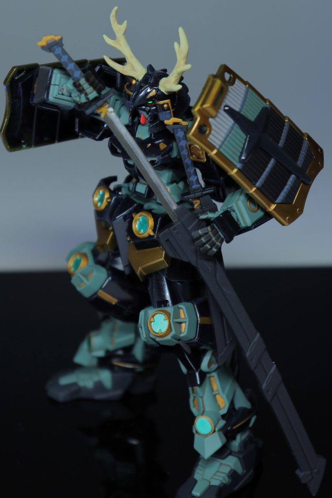 元の可動域が優秀なので刀を抜き放つ瞬間でもポーズが取れました。