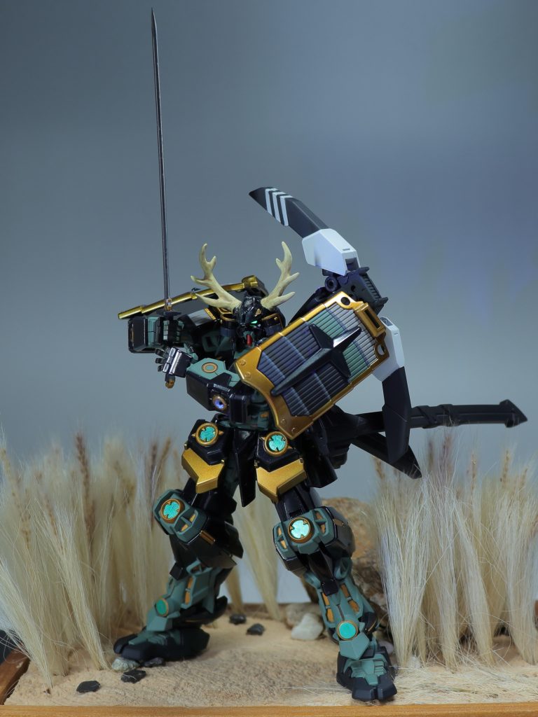 今回はベースも制作してみました。材料は100円ショップの紙粘土とドライフラワーと近所の石、鉄道模型コーナーの草(?)です。ゲームのキービジュアルになっているススキの原が印象的で、頑張って表現したかったのですが、草を植えるのが思いのほか大変で全面ススキは諦めました。