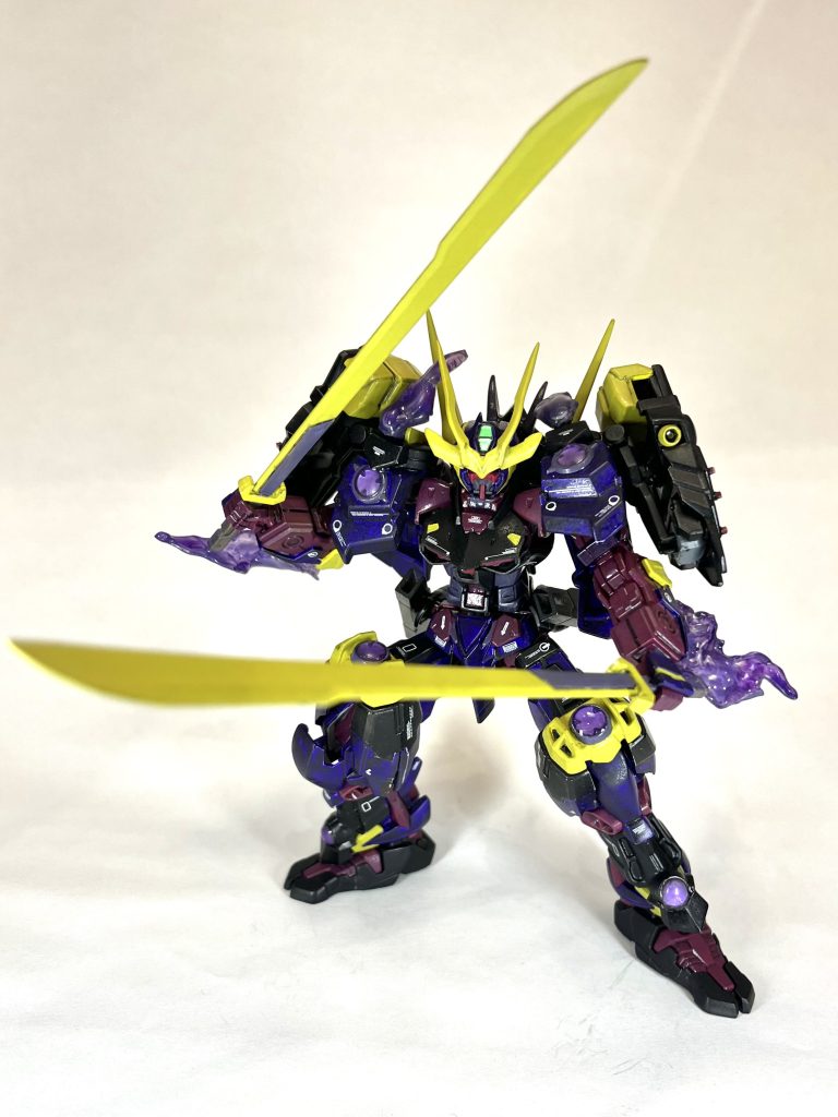 対艦刀の存在感気に入ってます。最初はマガイマガドの武器らしくプラ板で作ろうと思っていたのですが…技術不足で断念😂いつか追加武装で再挑戦したいです。