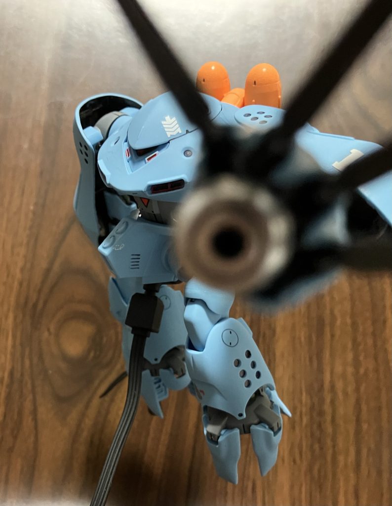 最後にみなさま狙われてください。ハイゴッグから逃げることはできません。・・・さて、本当にハイゴッグは作りやすいキットでした!見かけたら是非買って作ってみてください。今回はこれで終わります、ありがとうございましたー!