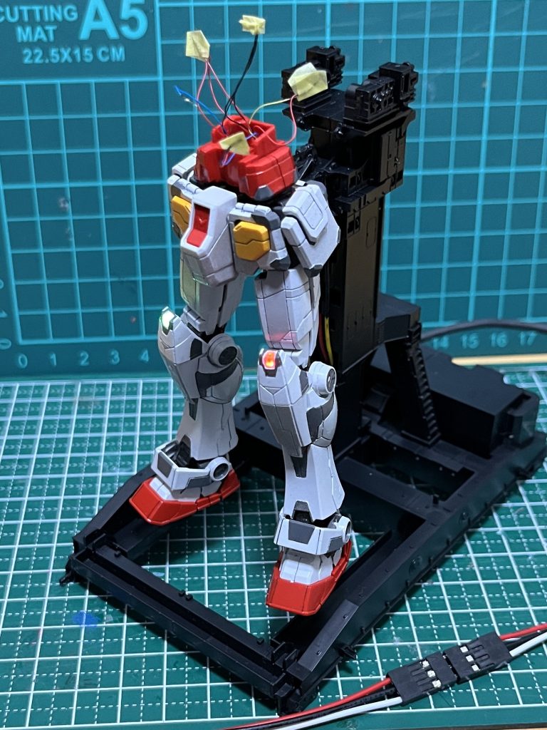 接続方法は二つ。Dockのキャリアに接続するか、ケーブルを直接繋ぐかです。