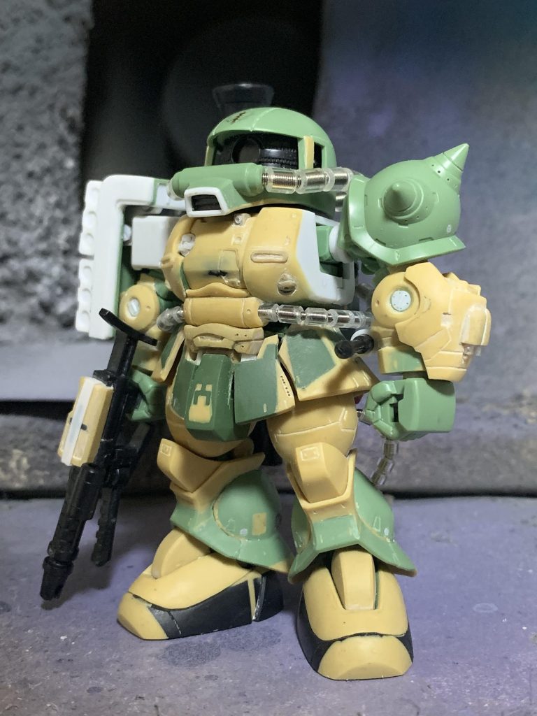 肩シールドの取付け構造はMG方式にしています。細かい点だと、胸幅増し、腰アーマーパカパカ、指の丸指化などをやってますね〜。